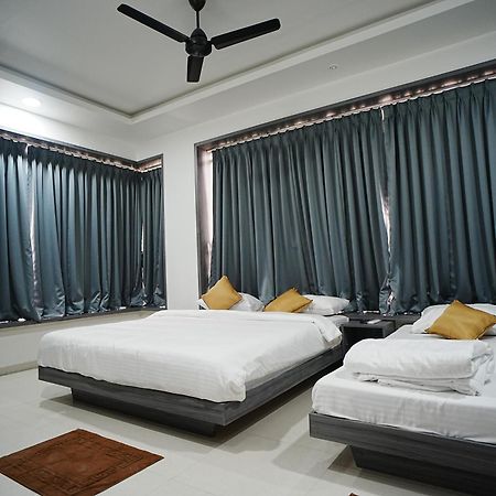 Hotel Oberon Solapur Exterior foto